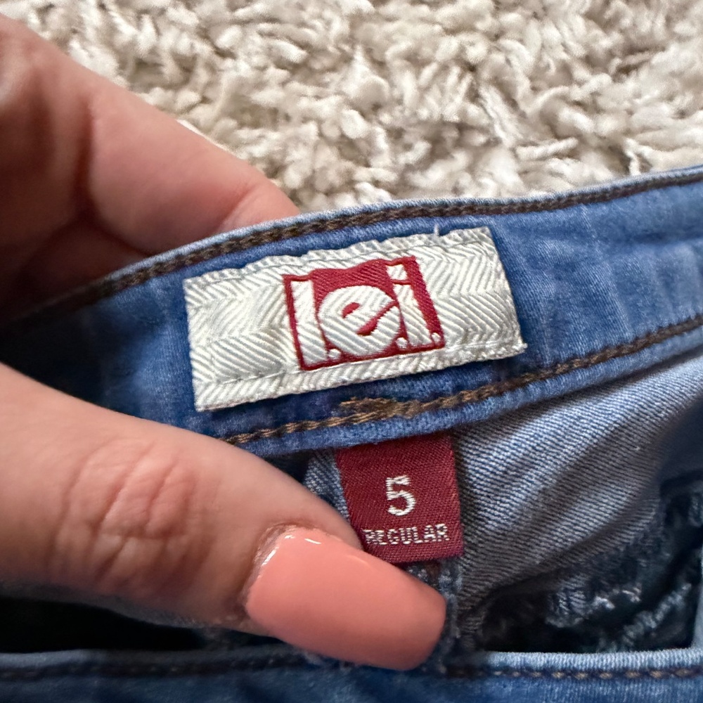 Stylish Levi's Women's three button, super comfy fitted High Rise Blue Jeans ris - Picture 7 of 7